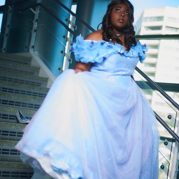 Cosplay Cafe 41: Queen Of Sassgard Cosplay