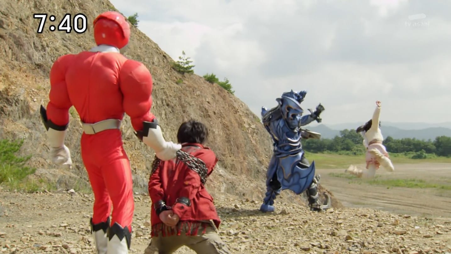 over-time-animal-sentai-zyuohger-35-025c36e4-mkv_snapshot_08-18_2016-11-04_09-36-10